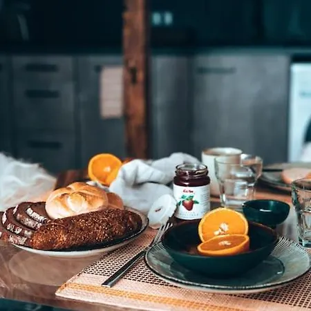 Апартаменти Charming Close To The Slopes, Skiing & Hiking *