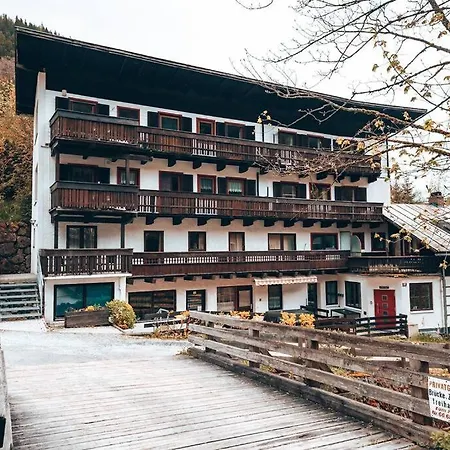 Апартаменти Charming Close To The Slopes, Skiing & Hiking *